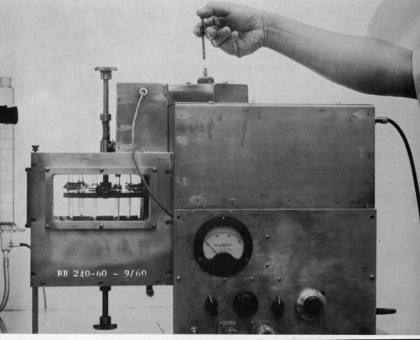 Early gas-liquid chromatograph